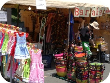 色鮮やかな雑貨がたくさん