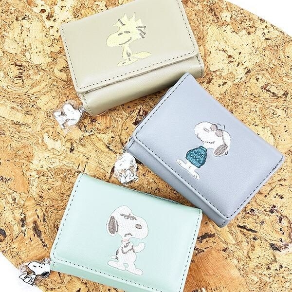 スヌーピーの大人っぽいコンパクトな財布