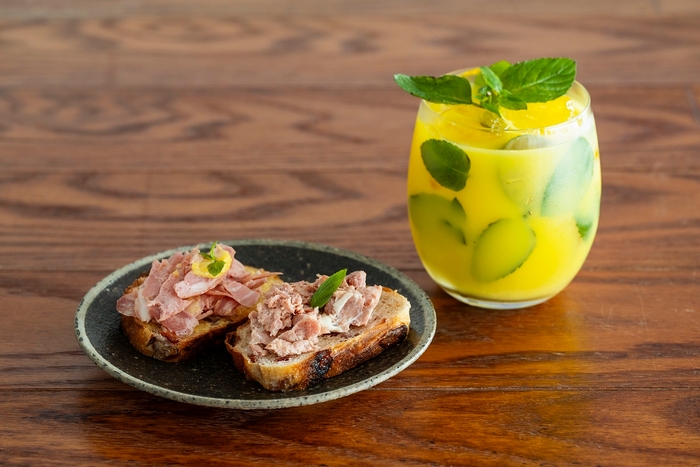 オッチサイダリー　「クランベリーカンパーニュとぬちぶたのブルスケッタ＆occi アペロセット」