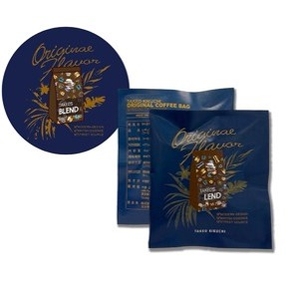 ノベルティ 左:コースターチャーム 右:オリジナルブレンドドリップバッグ