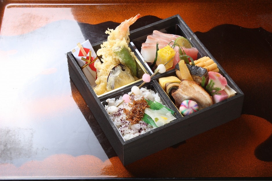「初春」（20㎝角×1段）3,240円