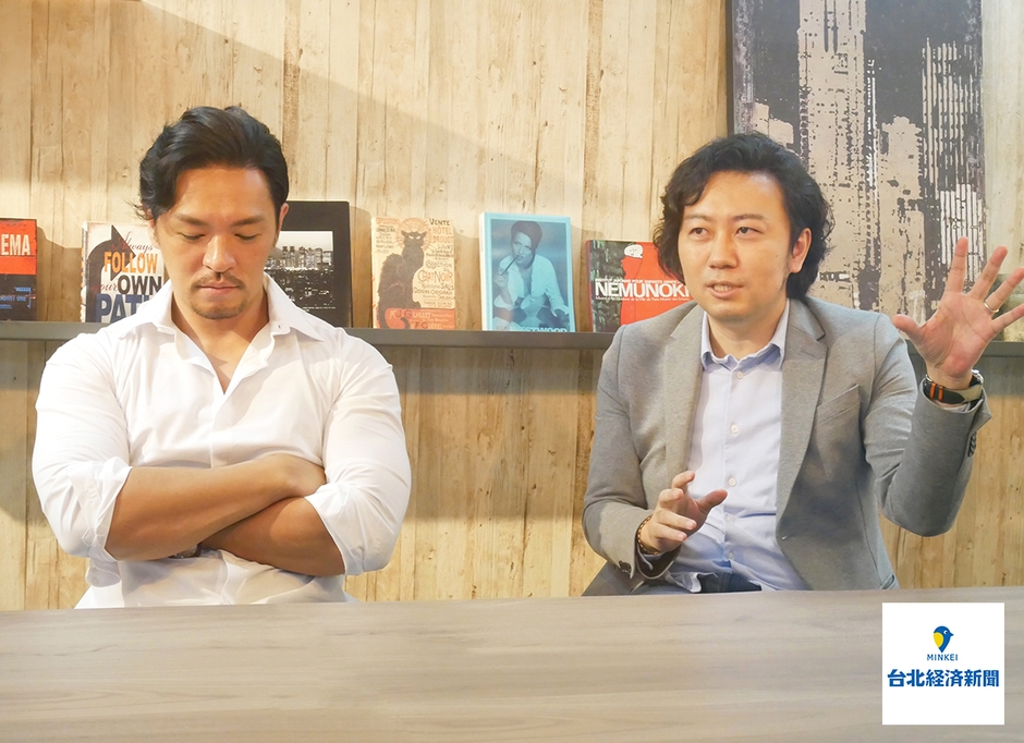 タレント夢多と秋山の対談の様子3