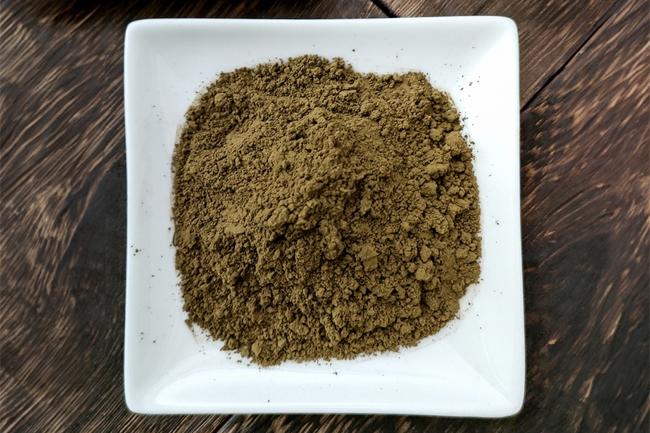 独自の焙煎方法で仕上げたほうじ茶を粉末に加工