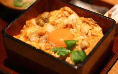 吹田市にある鴨料理屋、「鴨と醸し鼓道」が1周年！ ～人気商品1位は1年で2万杯以上を売り上げたこだわりの親子丼～