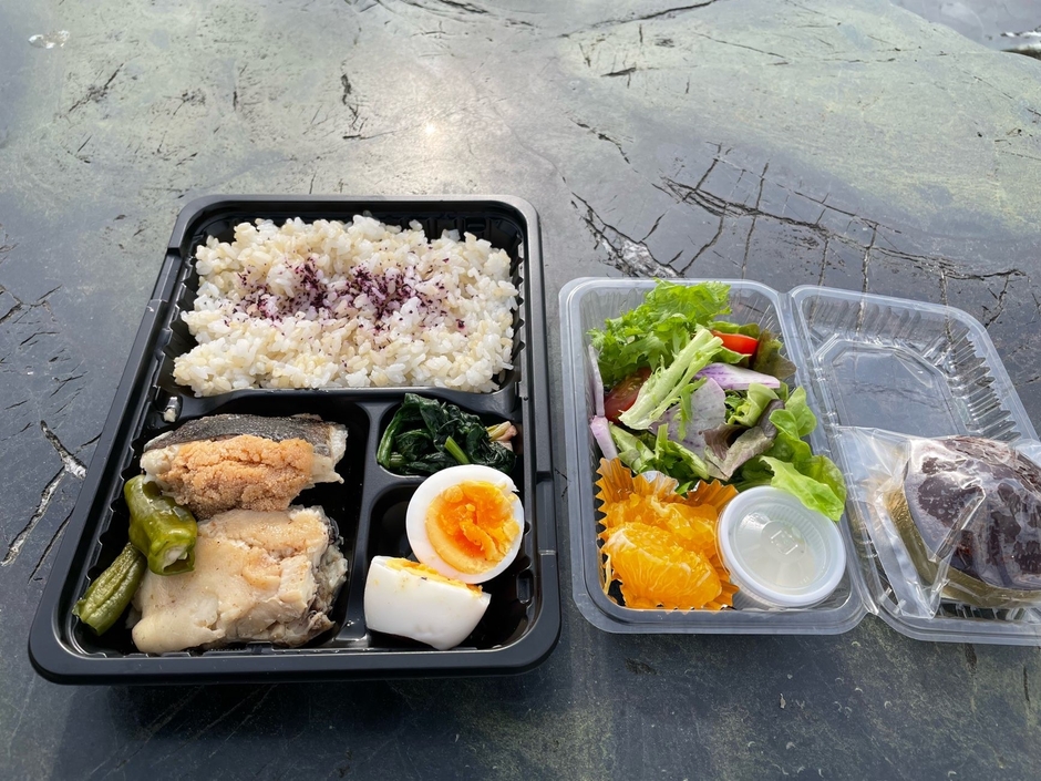 なめたガレイ弁当(サラダ付き)