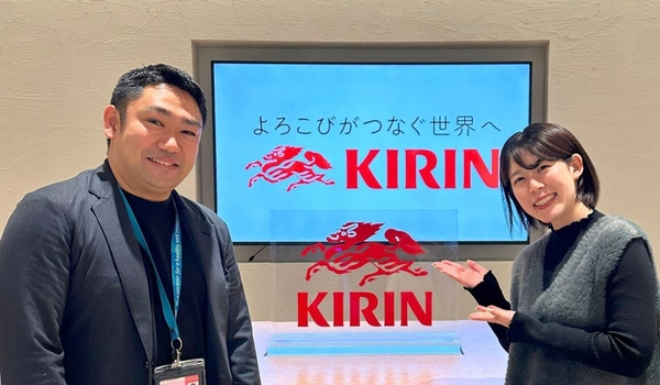 Cowellnex株式会社 兼 キリンホールディングス株式会社 ヘルスサイエンス事業部 新規事業グループ 浅見政和氏（写真左）、株式会社E-Grant マーケティング部 シニア 元吉（写真右）