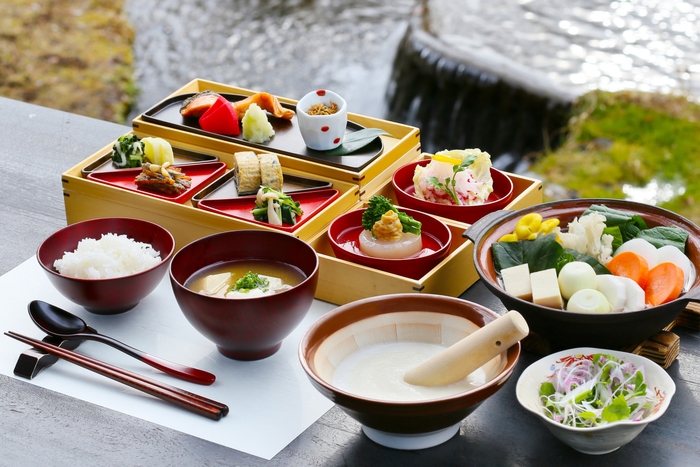 「山の朝食」