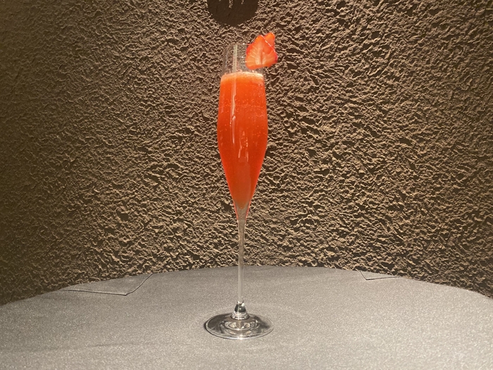 とちおとめとシャンパンのカクテル