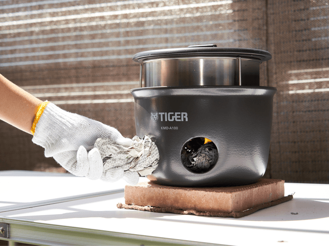 新聞紙を使った防災炊飯体験