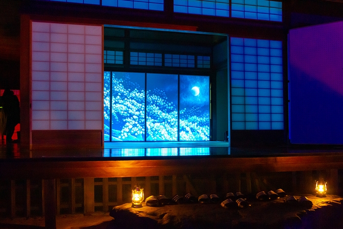 妙心寺退蔵院内で光彫り作品の展示