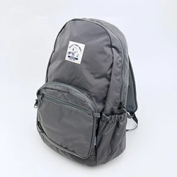 スヌーピーのシンプルで使いやすい黒やグレーのリュックサック2選！大容量のため通勤や出張、旅行など様々な場面で大活躍。