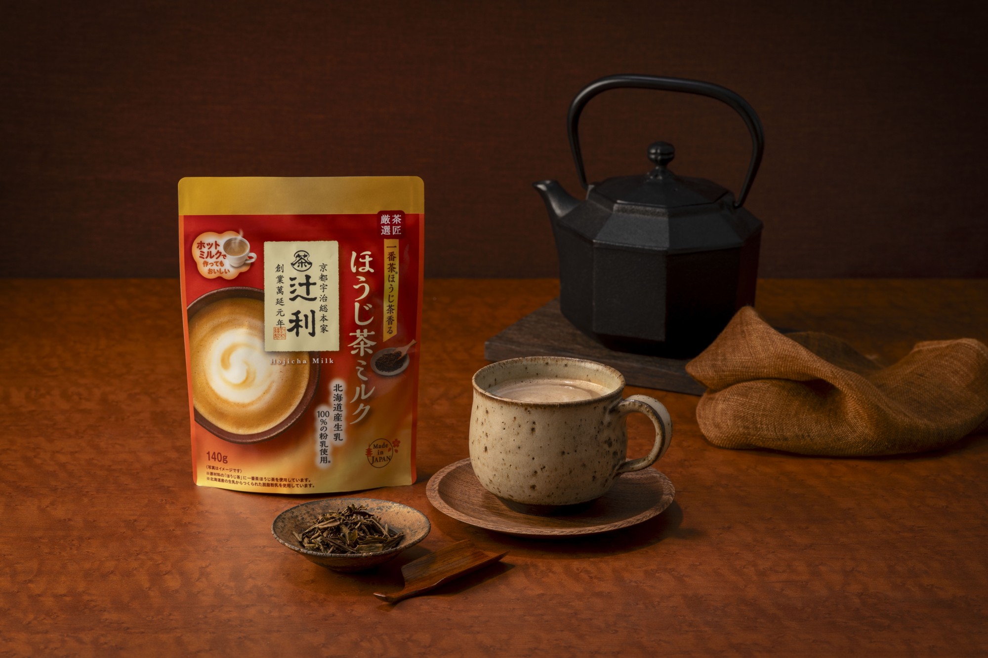 京都 宇治の老舗＜辻利＞から
秋冬限定「＜辻利＞ほうじ茶ミルク（140g）」発売
北海道産生乳100％の粉乳使用！コク深く濃厚な味わい