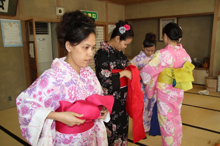 浴衣を着る会、帯結びを練習中