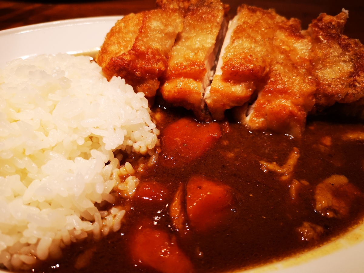 高山駅前に薬剤師が調合する薬膳カレー店がオープン!