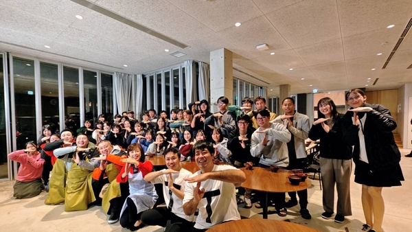 チョコレートプラネットが学校でサプライズ登場