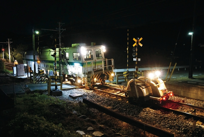 夜間作業中のマルタイ(08-16号機)