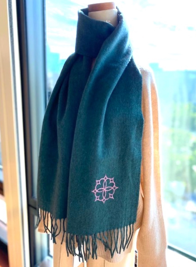 バタフライ 変容と再生の象徴。大切な人の新たな旅立ちを祝う文様。