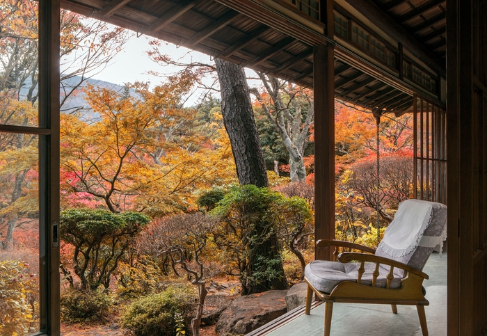 「松の間」から臨む華清園 紅葉イメージ