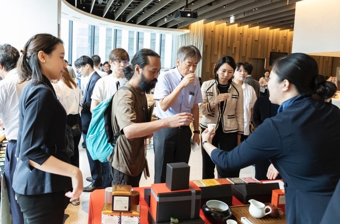 遊山茶訪-バイヤーとの商談と試飲