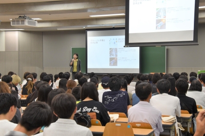 経済学部の学部学科紹介