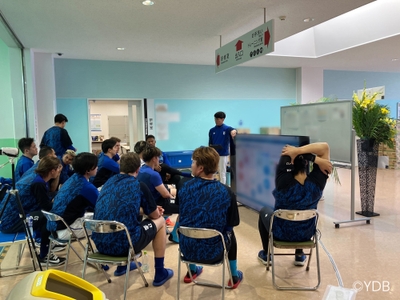 室内練習場100型テレビ設置