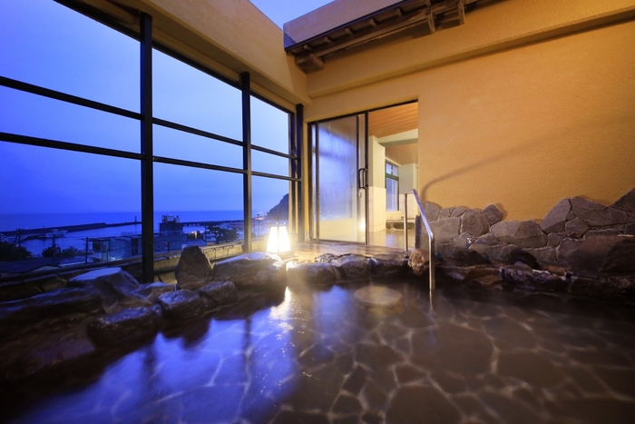 駿河湾を見渡す絶景の露天風呂
