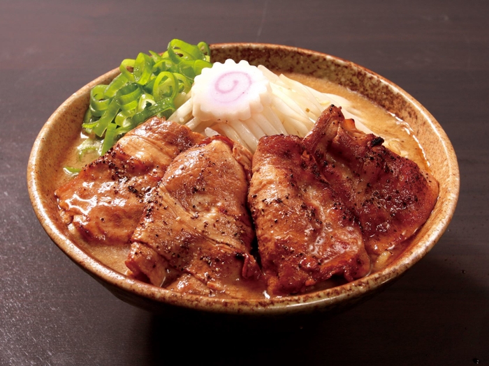 濃厚味噌「炎・炙」肉盛りそば /金澤麺達兼六会「神仙」(石川県)