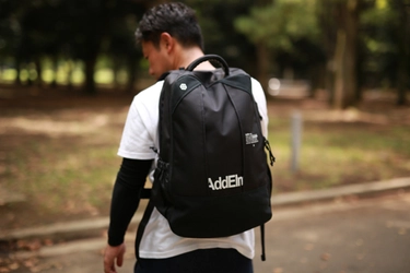 究極のフィット感を追求した“着るバッグ” 「AddElm Wearable Backpack」が9月14日、Makuakeに登場！