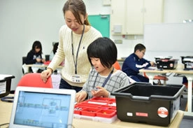 ロボットプログラミング教室「プログラボ」 来春から、学校法人雲雀丘学園の放課後課外教室を実施 ～10月から事前体験会を開催、約400名が参加～