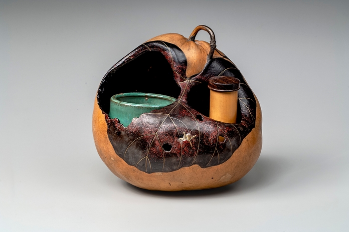 Photo.02 夕顔蟋蟀(こおろぎ)蒔絵たばこ盆