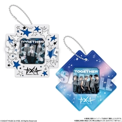TOMORROW X TOGETHERの Visual Square Photo Seal with Caseと 全23種のシール付きツインウエハースが初登場！