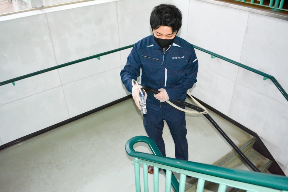 SP3炭素とSP2炭素、種々の官能基の働きで「接触」した菌、ウイルス、有害物質に対して酸化還元反応を起こします。