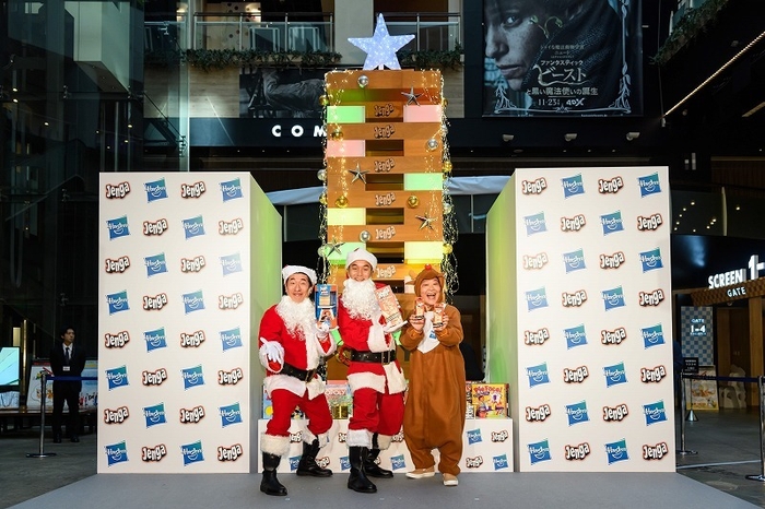 巨大ジェンガクリスマスツリー点灯式