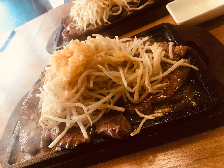 二郎ステーキ(ヤサイマシ、ニンニクマシ)