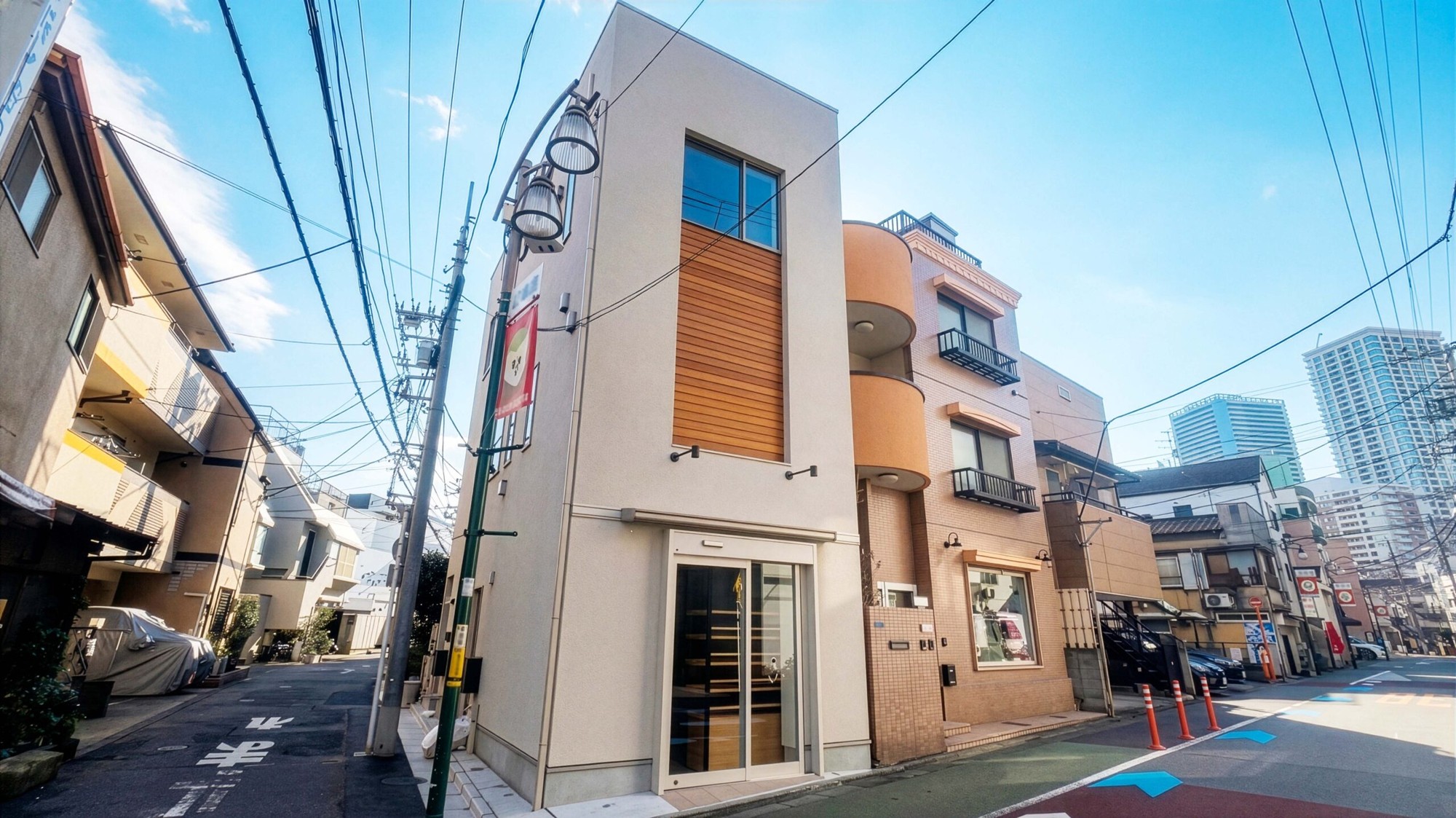 敷地12坪・建築面積9坪の挑戦。街に愛されるパン屋と暮らす、品川区の店舗併用型3階建て住宅