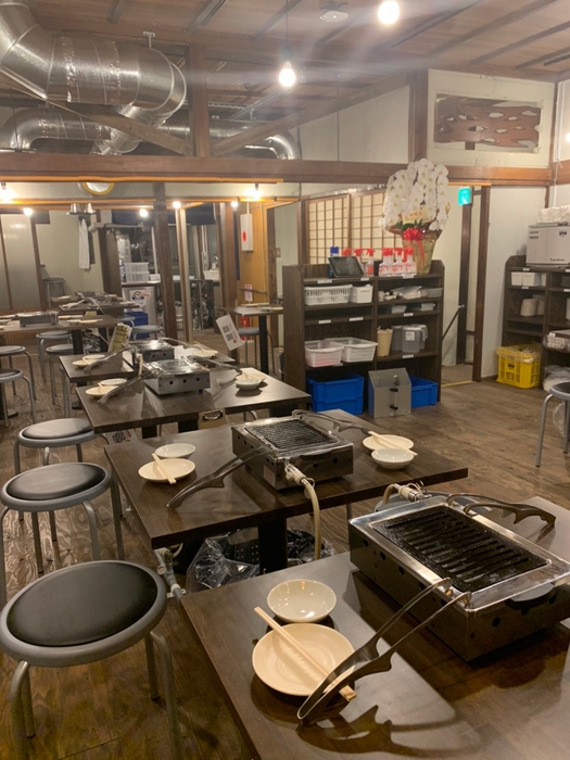 あえてシンプルな店内