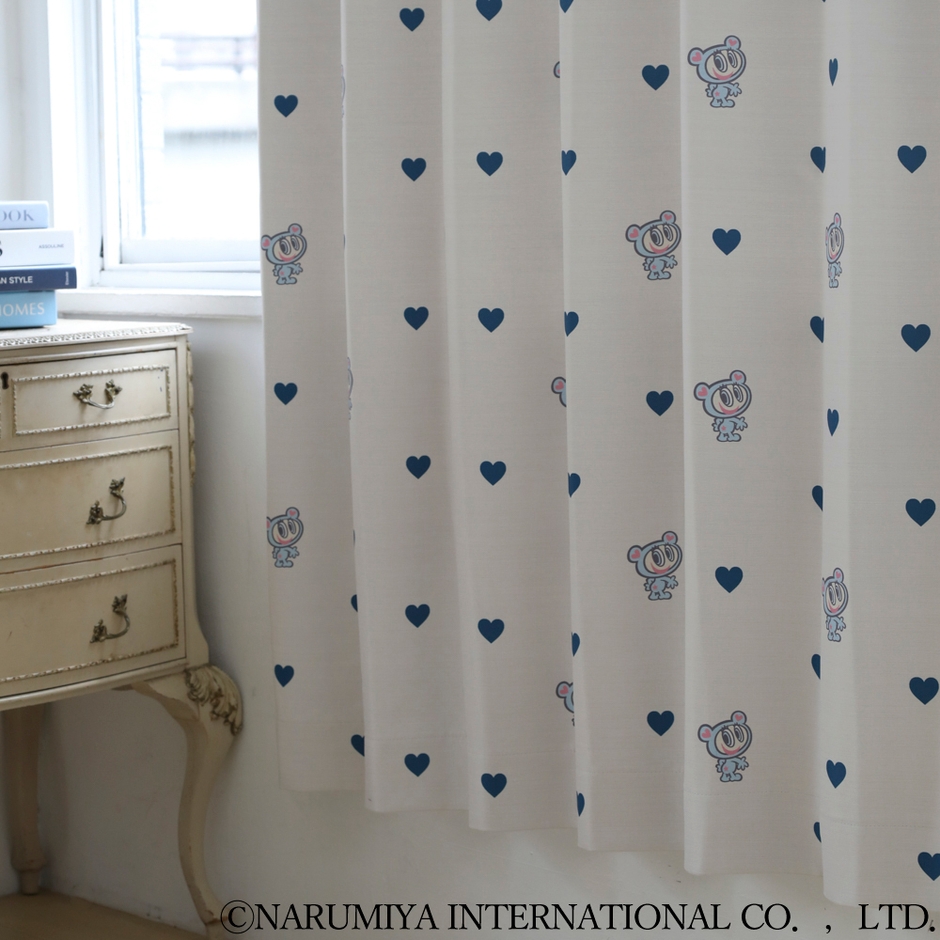 お部屋に馴染みやすいカラーリングの［ダイカットハートプリント］