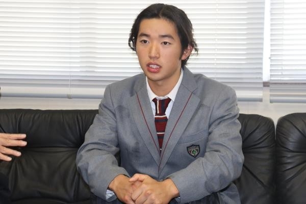 「将来はプロを目指します」と話す上村選手