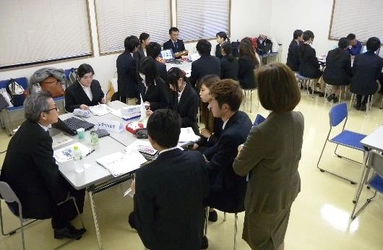 卒業生との就職活動座談会を実施　体験談から就職活動の心構えを学ぶ