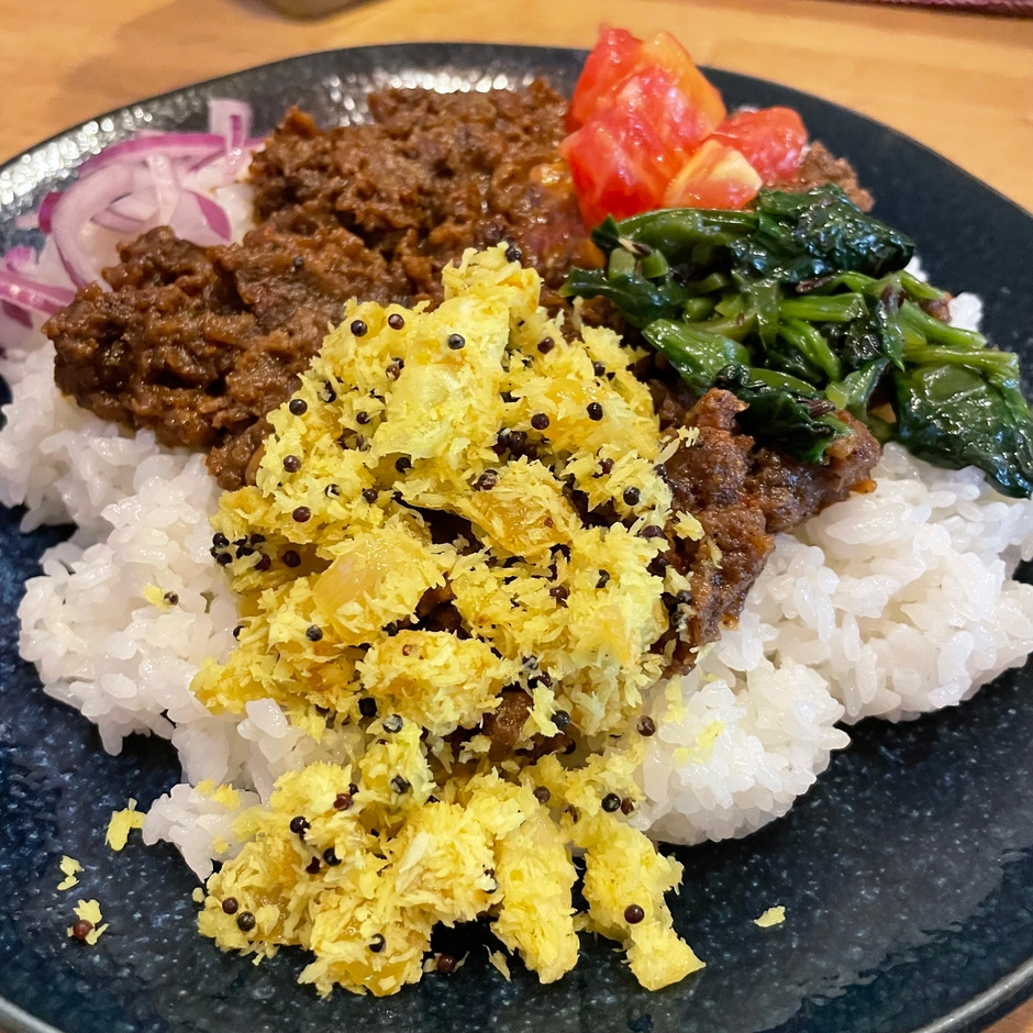 キャベツのココナッツ炒めなどの副菜にもこだわりが