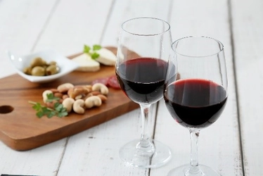 「バラの酵母菌」を活用した 赤ワインが今年も発売