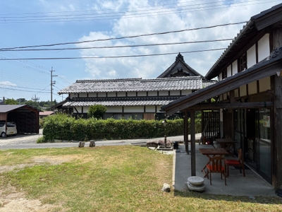 施設前