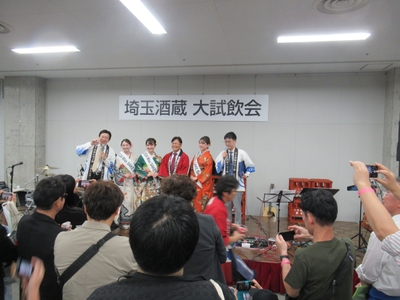 昨年度の大試飲会乾杯の様子
