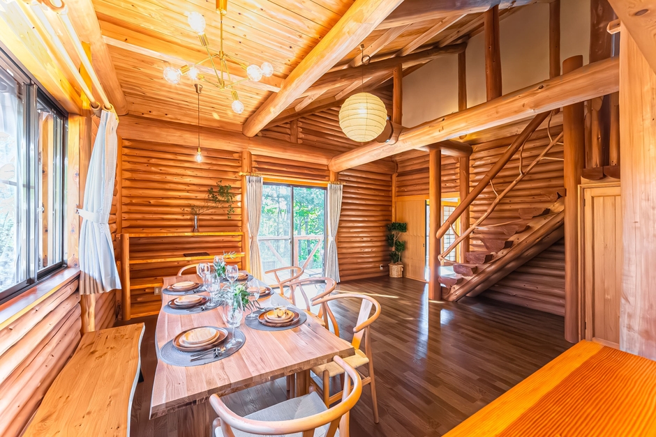 木のぬくもりに包まれるリビングダイニング