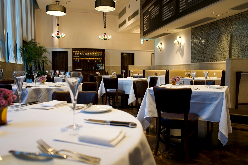 天高5メートルの店内でハリウッドスター体験を