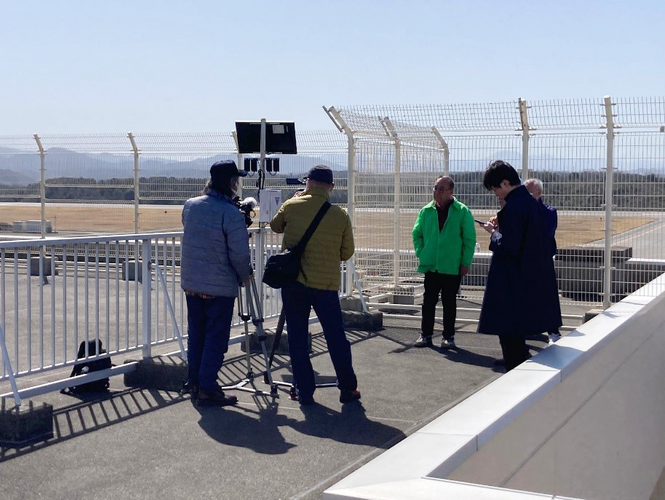 萩・石見空港の旅客ターミナルビル屋上には「鹿ソニック」を設置