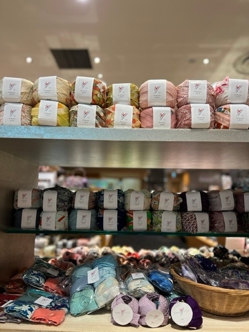 キモノヤーンやキモノヤーンを使った作品も展示販売します。