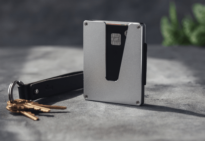 カードをスマートに取り出せる、キャッシュレス派のVext Slim Wallet