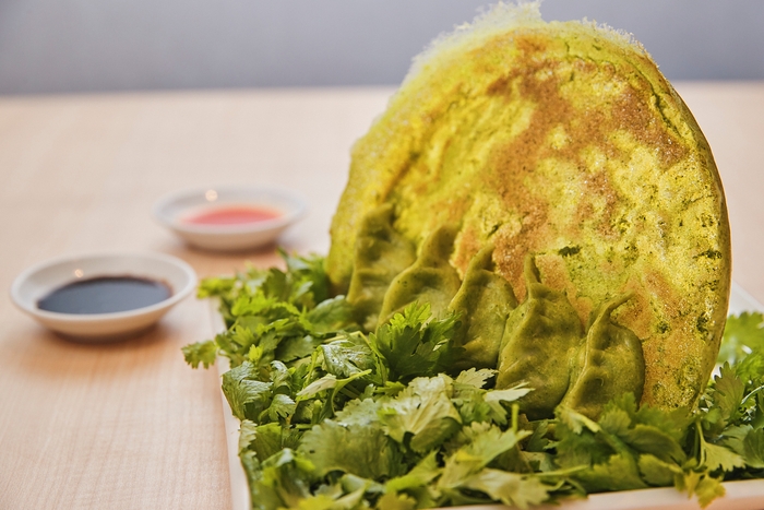 鉄分豊富なパクチーを沢山摂取して疲労回復!「パクチーアイアン餃子」。