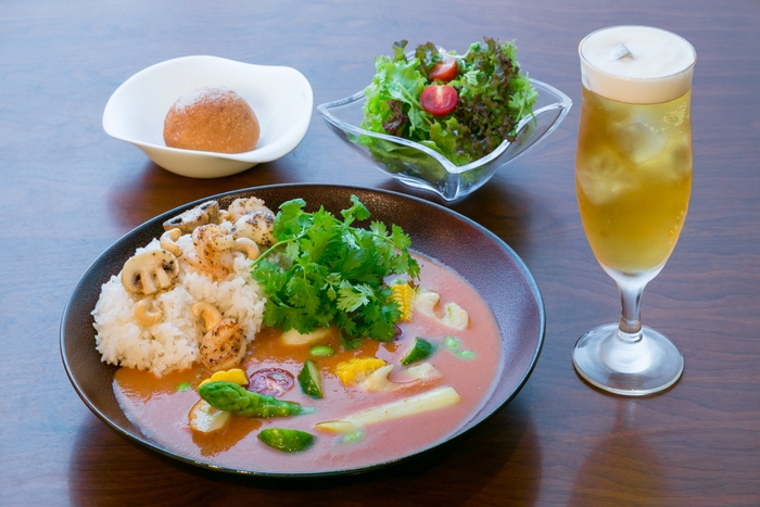 ガスパチョ仕立てのサラダ冷やしスープカレー